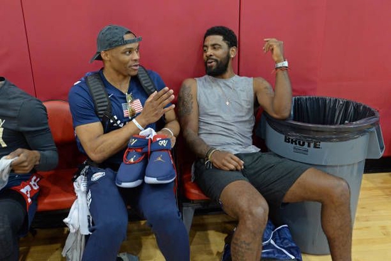 下半场爆发！约翰逊全场18中9，得到29分12板12助（下半场发力！约翰逊18投9中砍下29+12+12）