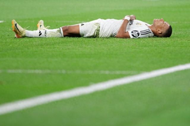 C罗：国家队没有谁是不可撼动的；球迷嘘我会帮我队友减轻压力（C罗：国家队没有绝对核心；嘘声冲我来，我替队友扛压力）