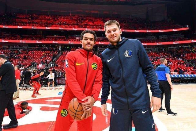 致敬球队传奇，多特官方商城为球迷免费印11号罗伊斯（多特蒙德官方商城免费印制罗伊斯11号 致敬球队传奇）