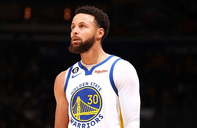 英超：曼联客场2-1击败莱斯特城（英超-曼联客场2-1战胜莱斯特城）