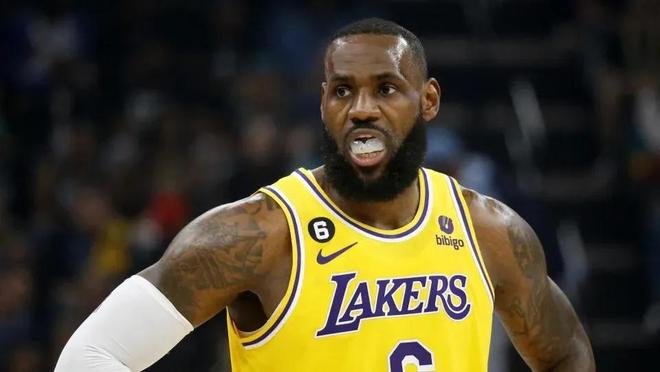 胡尔克谈转会传闻：媒体谈论的比我自己知道的还多（胡尔克回应转会传闻：媒体说得比我还多）