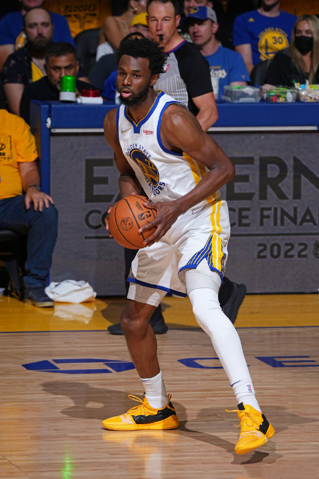 埃贝尔：不理解关于诺伊尔的争论，本赛季他一直是我们的支柱（埃贝尔：对诺伊尔的争议难以理解，本季他始终是球队支柱）